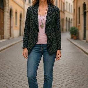 3/25 🥳 Ricki's Black and Gray Leopard Print Blazer